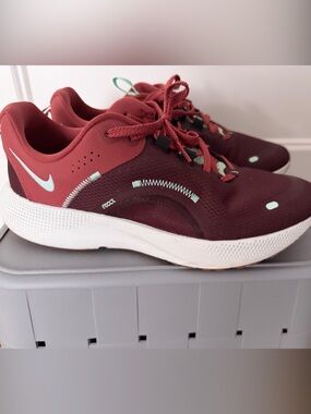 Nike React Burgundy Running Shoes with Mint Highlights